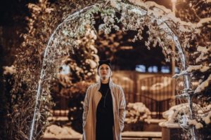 Minodora Spânu: Îmbracă-te chic în sezonul rece la Brașov