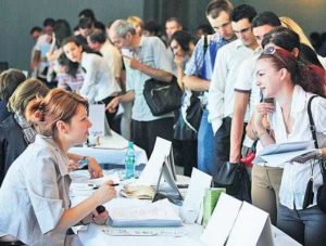7 din 10 angajați români și-ar schimba locul de muncă pentru un salariu mai mare